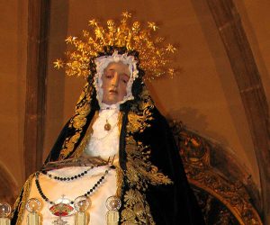 paso-virgen-cofradia-soledad